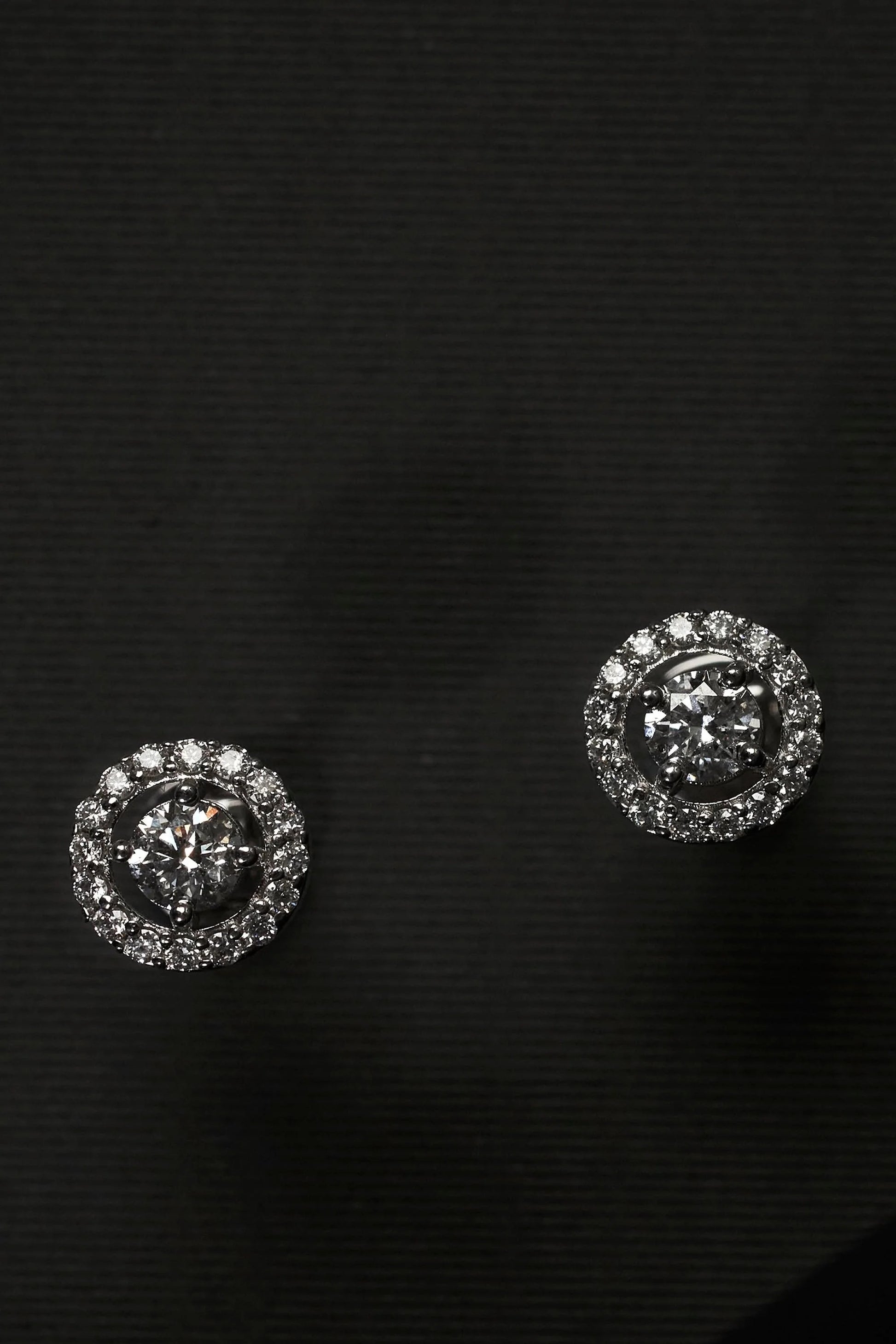 20 Cent Studs Earring