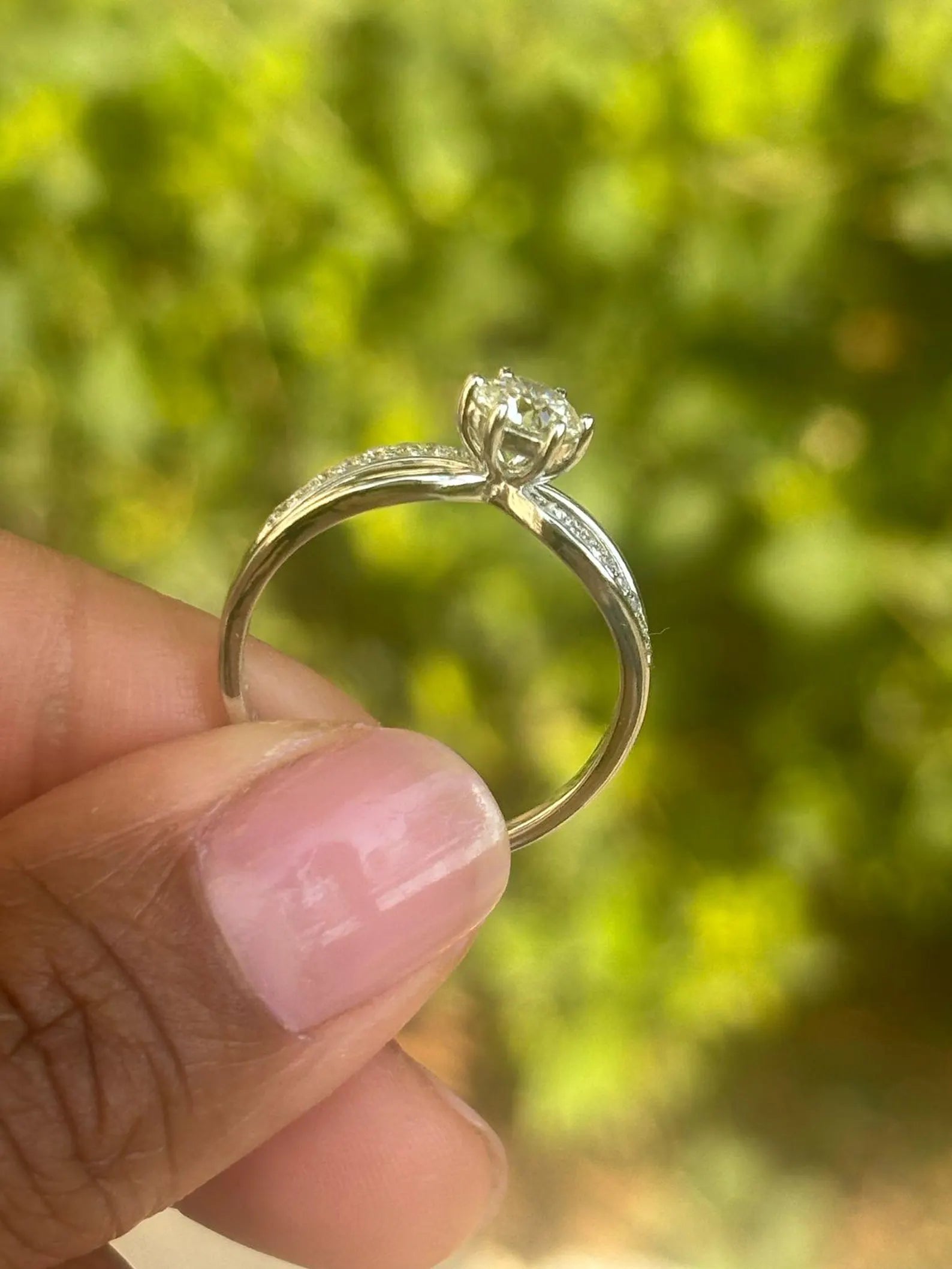 Vintage women’s solitaire diamond band with classic detailing