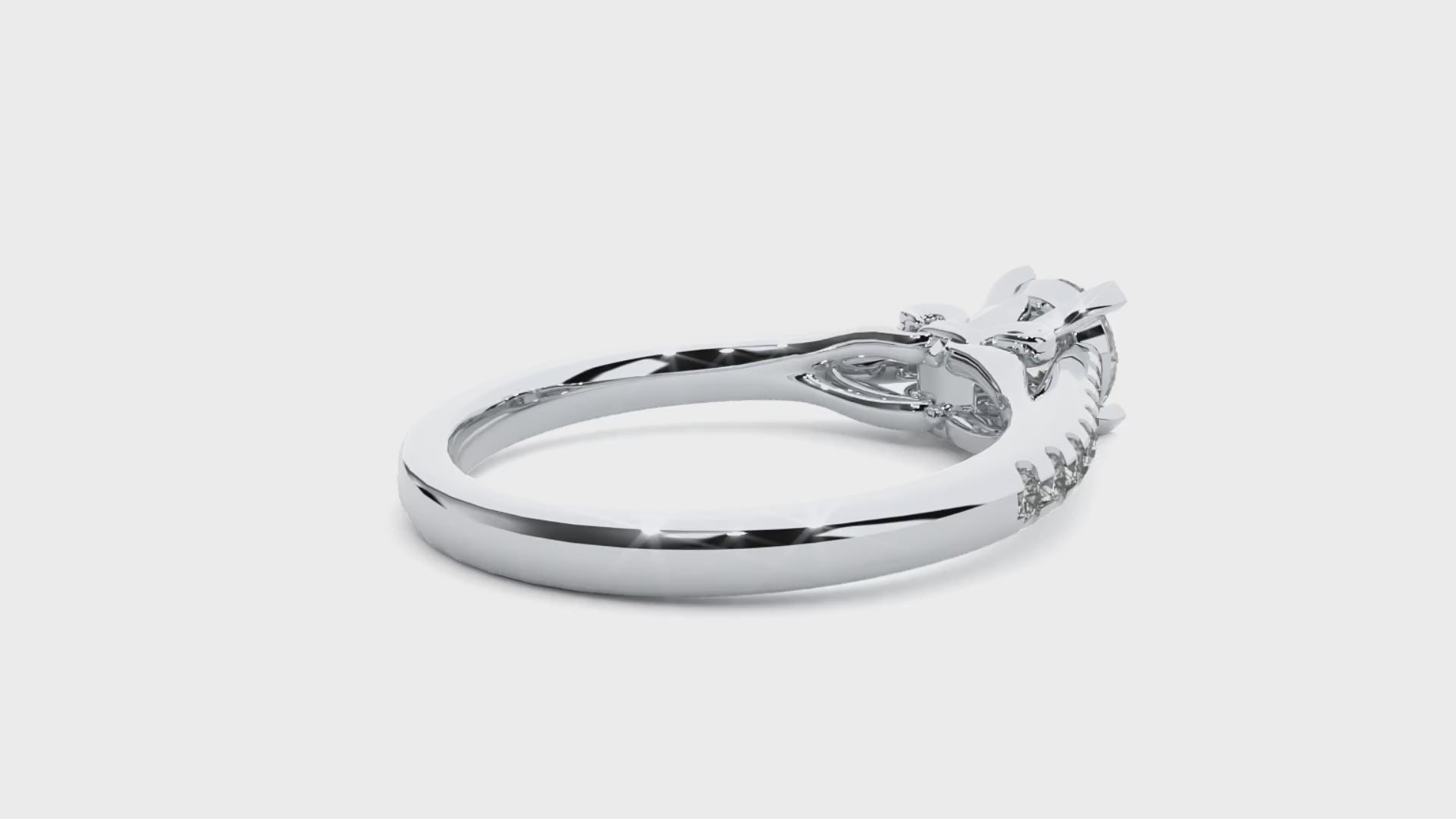 Round Diamond Ring – Solitaire Diamond with Smaller Diamonds