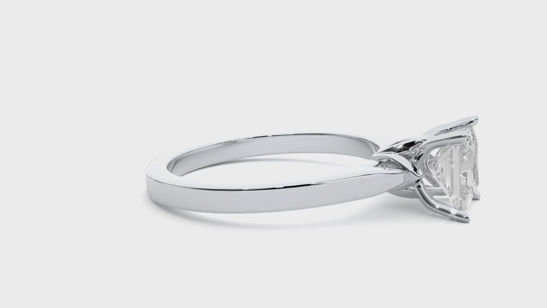 Round + Princess Diamond Ring – Elegant Diamond Pairing in Gold