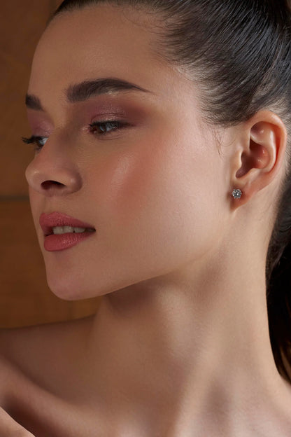 SOLITAORE STUDS Earring