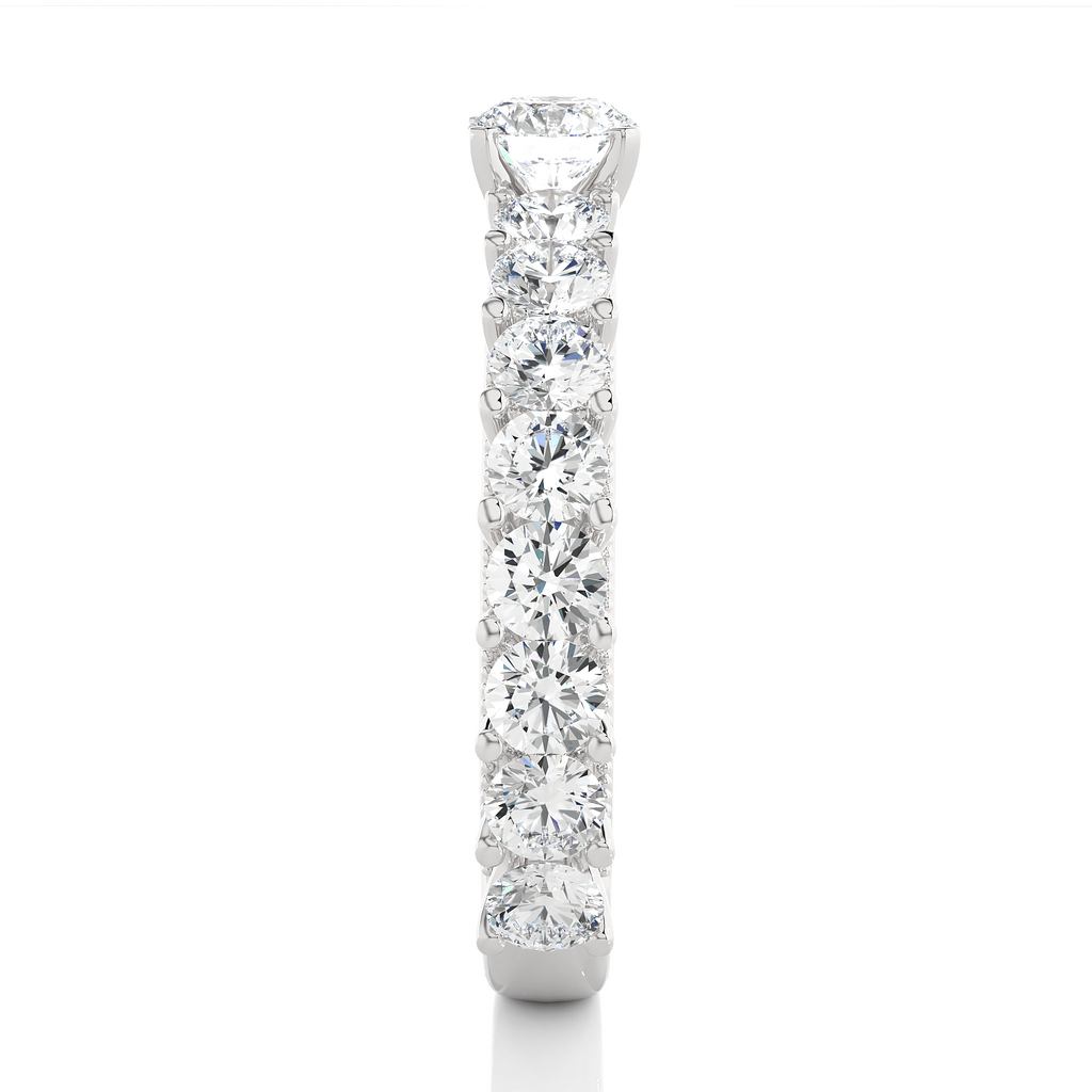 Round Diamond Ring – Solitaire Diamond with Smaller Diamonds