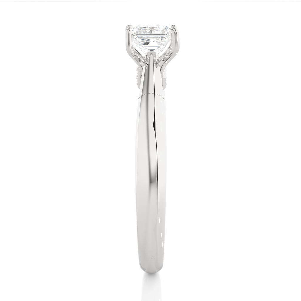 Round + Princess Diamond Ring – Elegant Diamond Pairing in Gold