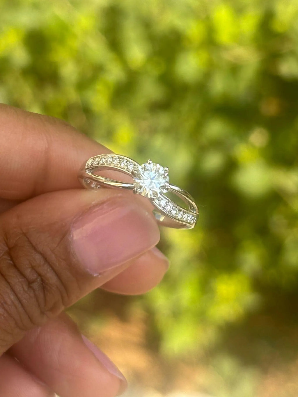 Vintage women’s solitaire diamond band with classic detailing